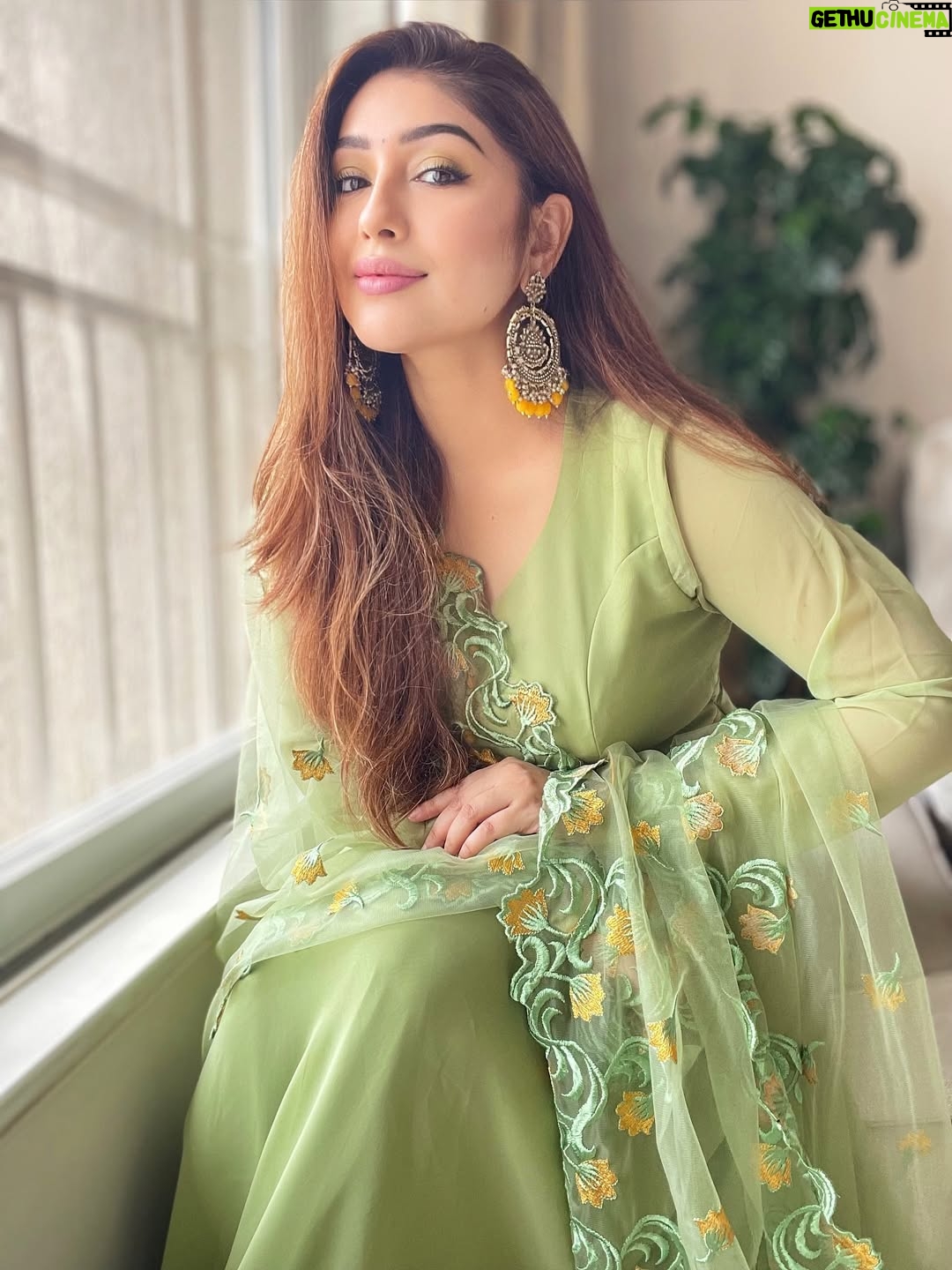 Geetanjali Singh - 1.3K Likes - Embraced in festive grace🌼✨
.
.
.
.
.
.
.
#FestiveElegance #GeetanjaliSingh
#AnarkaliStyle #IndianElegance #GaneshChaturthi #FestiveLook #EthnicElegance #PastelOutfit #IndianFestiveWear #CelebrationStyle #FestiveOOTD