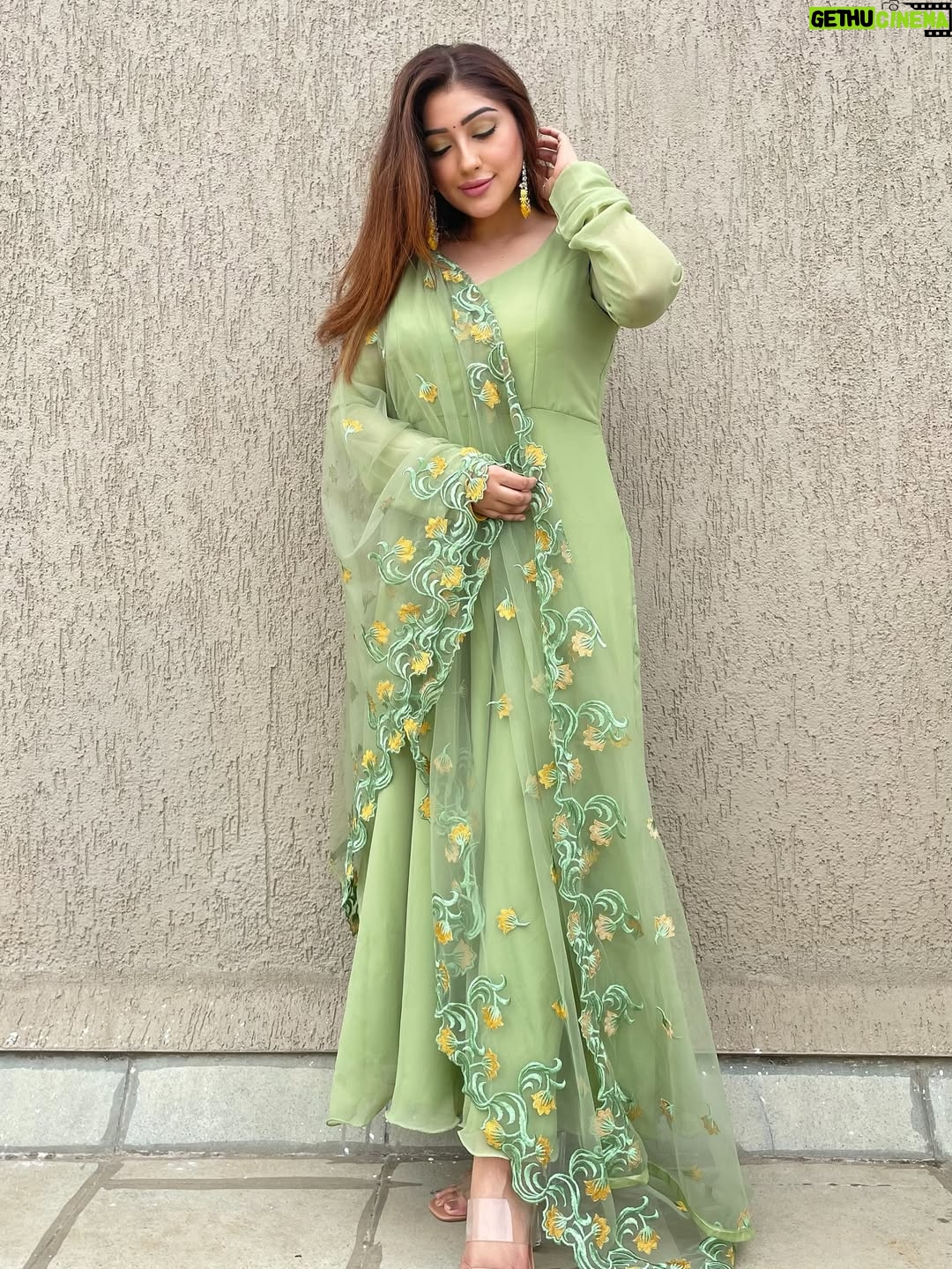 Geetanjali Singh - 1.3K Likes - Embraced in festive grace🌼✨
.
.
.
.
.
.
.
#FestiveElegance #GeetanjaliSingh
#AnarkaliStyle #IndianElegance #GaneshChaturthi #FestiveLook #EthnicElegance #PastelOutfit #IndianFestiveWear #CelebrationStyle #FestiveOOTD