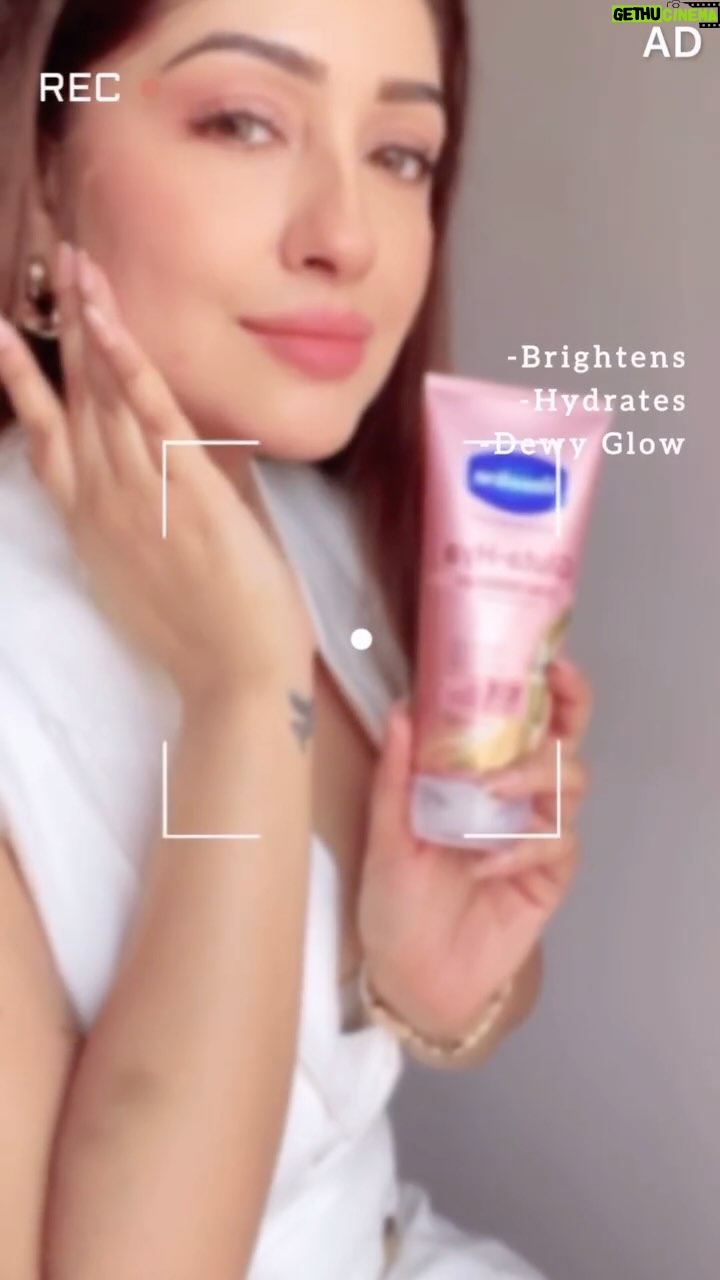 Geetanjali Singh - 4.1K Likes - #AD | Meet my new skin obsession - The @vaselineindia Gluta-Hya Serum in Lotion! It has Glutathione for a bright glow we all crave! ✨
It’s lightweight, hydrating, and makes my skin feel amazing every day 💖✨
Add this to your skincare routine now!
#Vaselinelndia #VaselineGlutaHya #Vaseline #Glutathione #SkincareEssential #GlowFromWithin #GlutaHya