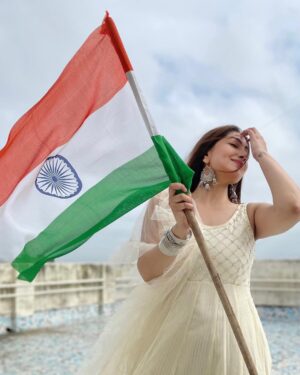 Geetanjali Singh Instagram - वन्दे मातरम्🇮🇳🙏🏻
.
.
.
.
.
.
.
#independence #happyindependenceday🇮🇳 #independenceday #freedom #india #love #august #happy #happyindependenceday #fifteenthofaugust #instagram #indian #photography #patriotic #bhfyp #photooftheday #motivation #jaihind #history #instagood #geetanjalisingh #festivaloffreedom #celebration #harghartiranga_अभियान_से_जुड़ें #saffronwhitegreen #harghartiranga🇮🇳 #azaadikaamritmahotsav #amritmahotsav