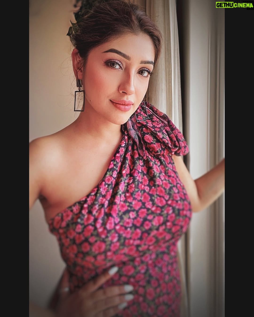 Geetanjali Singh - 2.1K Likes - Framewalk💕
.
.
.
.

#OOTD #GeetanjaliSinghOfficial #ComposedEnergy #StyledStillness #SignatureAura #QuietPower