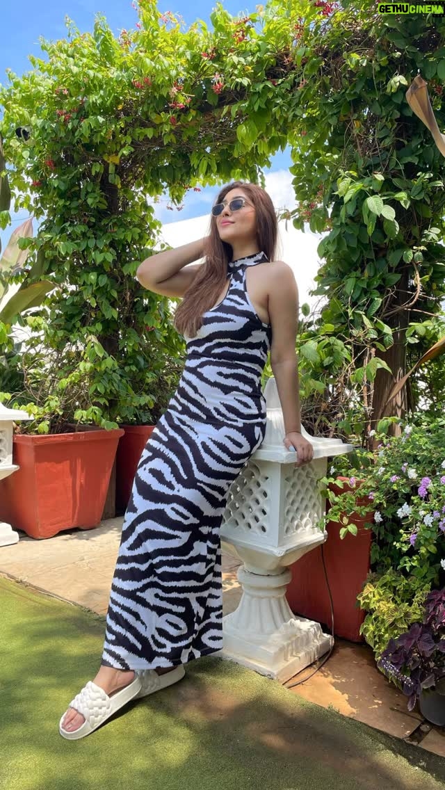 Geetanjali Singh - 3.1K Likes - Let the moment flirt first🌸✨”🤍”
.
.
.
.
#EleganceUnfiltered #ReelVibes #SoftPower #MoodByDesign #SceneStealer #WalkInStillness #IndianMuse #WeekendGlow #GeetanjaliSingh #OOTDReel