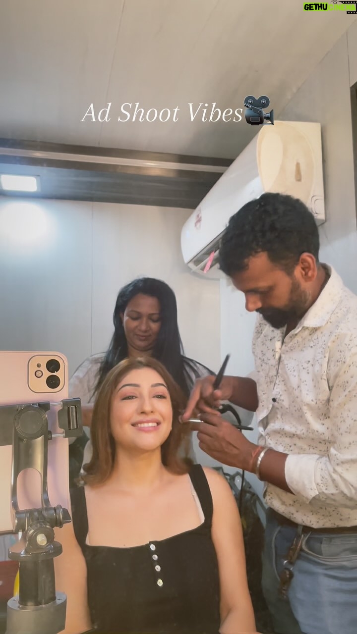 Geetanjali Singh - 2.6K Likes - Getting camera ready 🎥
They work the brushes, I bring the smile.
#AdShootVibes
.
.
.
.

#GeetanjaliSingh #OnSetGlow #ShootPrep #ActorLife #BehindTheScenes