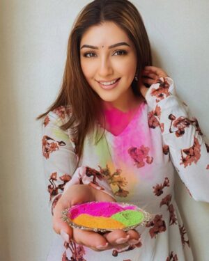 Geetanjali Singh Instagram - Happy Holi Everyone ❤️💜💙💛
.
.
.
.
#holi #holi2023 #happyholieveryone #festival #colours #coloursofindia #happiness #fun #instaholi #geetanjalisingh
