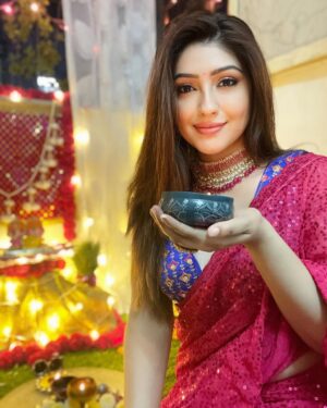 Geetanjali Singh Instagram - Happy Deepawali šŖš
.
.
.
.
.
.
.
.
.
.
.
.
.
.
.
#diwali #diwalivibes #diwali2022 #photooftheday #diwalioutfit #pinksaree #ootd #ootdindia #ootdfashion #deepawali #bhfyp #beautiful #festive #festivevibes #festiveseason #festiveoutfit #festivelook #festivevibes #indianwear #ethnic #ethnicday #ethnicwear #ethniclook #indiangirl #instagood #igfashion #geetanjalisingh