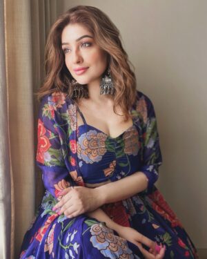 Geetanjali Singh Instagram - Every shade of me⦠a little bloom, a little blushš
(Swipe slowly, I donāt rush magic)
.
.
.
#GeetanjaliSinghOfficial #NewLookDrop #ActorAesthetics #LookBook2025 #GraceInDetails #ModernClassicMood #ElevatedEveryday