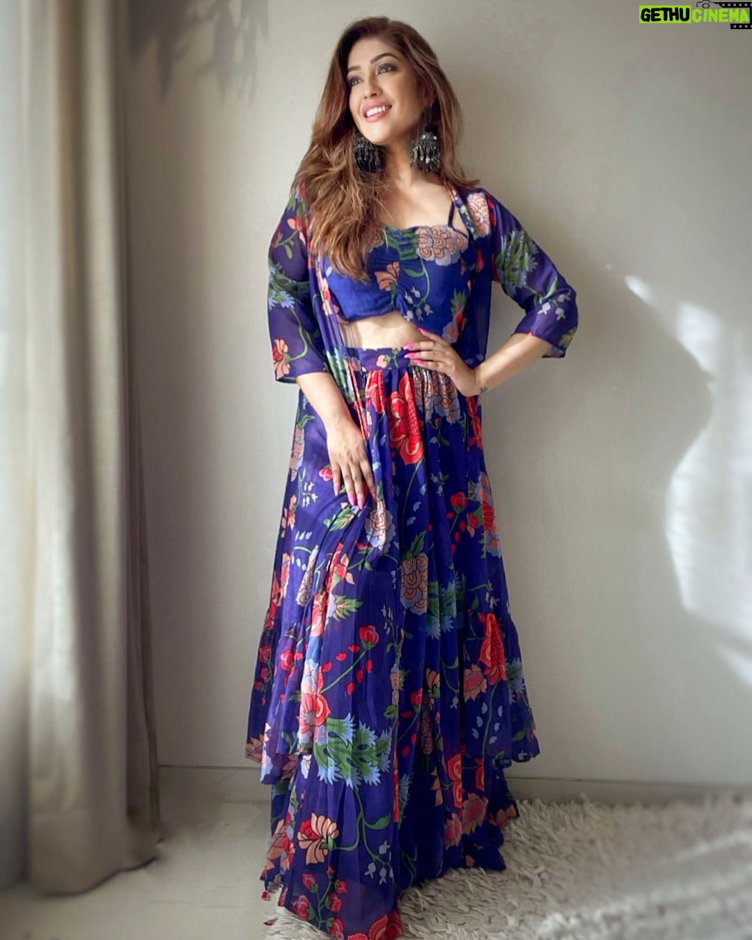 Geetanjali Singh - 2.9K Likes - Every shade of me… a little bloom, a little blush💗
(Swipe slowly, I don’t rush magic)
.
.
.
#GeetanjaliSinghOfficial #NewLookDrop #ActorAesthetics #LookBook2025 #GraceInDetails #ModernClassicMood #ElevatedEveryday