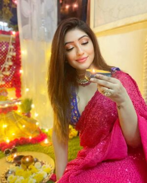 Geetanjali Singh Instagram - Happy Deepawali šŖš
.
.
.
.
.
.
.
.
.
.
.
.
.
.
.
#diwali #diwalivibes #diwali2022 #photooftheday #diwalioutfit #pinksaree #ootd #ootdindia #ootdfashion #deepawali #bhfyp #beautiful #festive #festivevibes #festiveseason #festiveoutfit #festivelook #festivevibes #indianwear #ethnic #ethnicday #ethnicwear #ethniclook #indiangirl #instagood #igfashion #geetanjalisingh