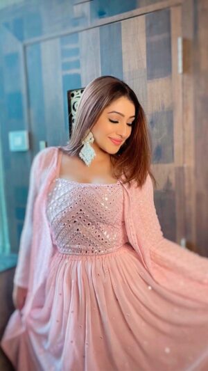 Geetanjali Singh Instagram - #HappyDiwali to all 💕
.
.
.
.
.
.
.
.
#reels #reelsinstagram #reelitfeelit #reelsindia #bhfyp #igreels #festivevibes #festivewear #pink #festiveoutfit #trending #trendingnow #fashion #fashionreels #geetanjalisingh #reelswithgeetanjali #explore #explorepage