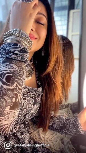 Geetanjali Singh Instagram - 💕🎶
#resharing
.
.
.
.
.
.
#reel #reelsindia #trending #explore #explorepage #reelitfeelít #cinematic #geetanjalisingh #reelswithgeetanjali #igdaily #ig