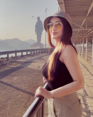 Geetanjali Singh Instagram - Every stop teaches something. š¤ļø
@sou.india
.
.
.
#travelpause #softmoments #learningthroughtravel #minimaldiaries #IndiaUnseen #statueofunity