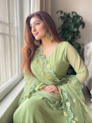 Geetanjali Singh Instagram - Embraced in festive grace🌼✨
.
.
.
.
.
.
.
#FestiveElegance #GeetanjaliSingh
#AnarkaliStyle #IndianElegance #GaneshChaturthi #FestiveLook #EthnicElegance #PastelOutfit #IndianFestiveWear #CelebrationStyle #FestiveOOTD