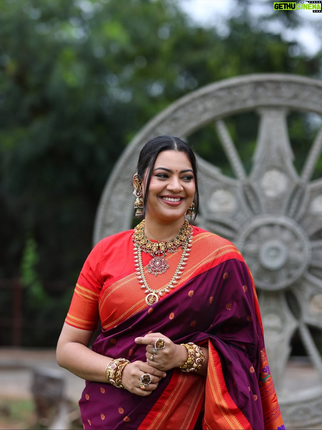 Geetha Madhuri - 35.4K Likes - Stylist - @greeshma_krishna.k 
saree - @exactly_sarees 
Jewellery - @jewelleryforher3 
makeup and hair - @umachowdary_makeup_studio @umachowdary_makeupartist 
photography- @venkat_tammana