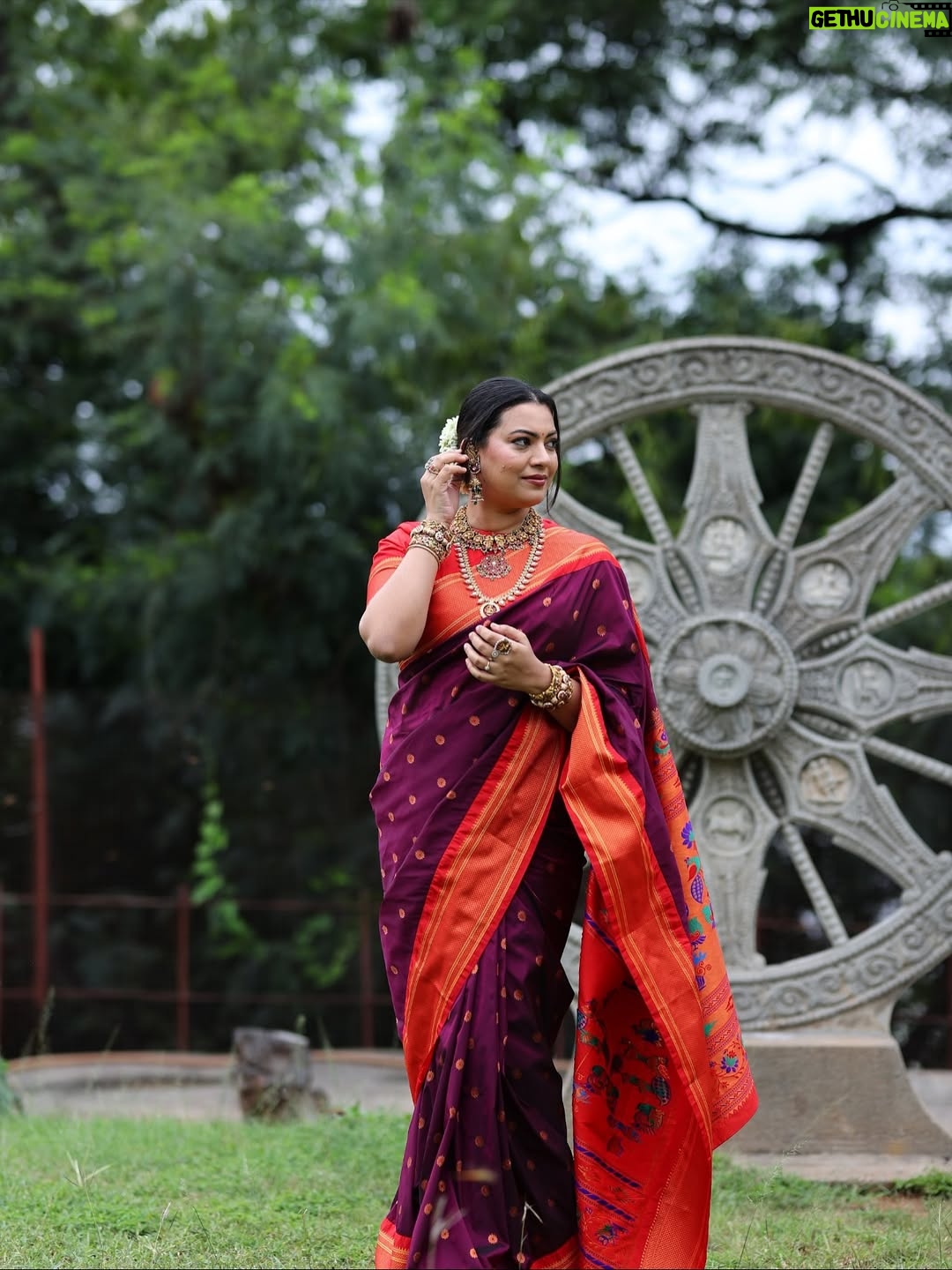 Geetha Madhuri - 35.4K Likes - Stylist - @greeshma_krishna.k 
saree - @exactly_sarees 
Jewellery - @jewelleryforher3 
makeup and hair - @umachowdary_makeup_studio @umachowdary_makeupartist 
photography- @venkat_tammana