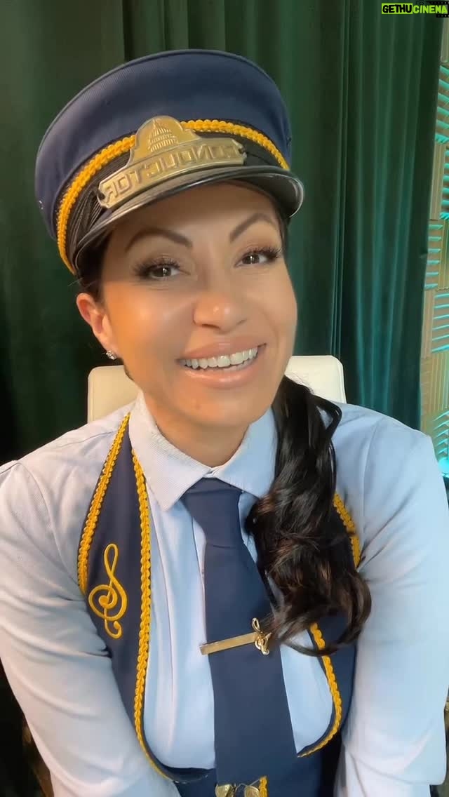 Genevieve Goings - 2K Likes - #choochoosoul #nostalgia 🎶 I miss and love you all! 🚂.
.

I'm blending brands a bit here but it's all about sending a hug ❤️ #explore #classic