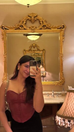 Gia Gupta Instagram - life when you love yourself>>> 
.
.
.
.
.
#giagupta 
(Gia Gupta, self love, love yourself, love, jab tak hai jaan, emotional, heartfelt)