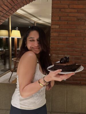 Gia Gupta Instagram - i gave my blood, sweat and tears for this, I mean except the blood ofc!! 

250k. 2,50,000 of you all and the constant push and support. It’s like I have a family who’s loved me and asked for nothing in return. I’m so grateful and I don’t even know how to put into words. I love each and every one of you that I found because of Instagram, always will🤍