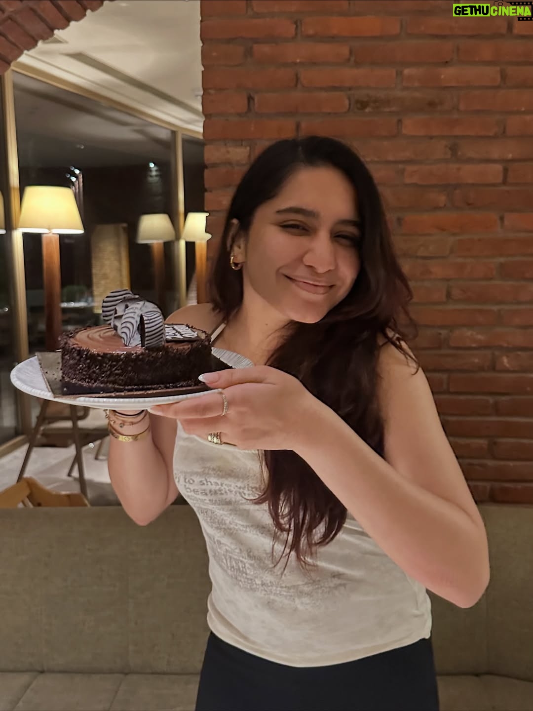 Gia Gupta - 11.9K Likes - i gave my blood, sweat and tears for this, I mean except the blood ofc!! 

250k. 2,50,000 of you all and the constant push and support. It’s like I have a family who’s loved me and asked for nothing in return. I’m so grateful and I don’t even know how to put into words. I love each and every one of you that I found because of Instagram, always will🤍