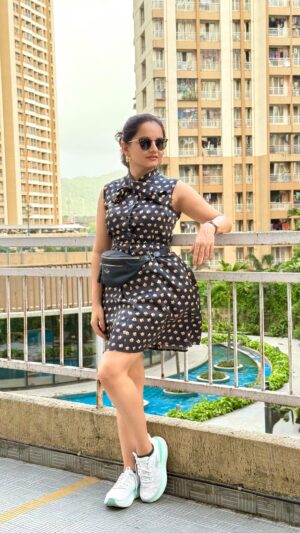Giaa Manek Instagram - “Busy being my own entertainment… visitors can entertain each other 😎📸”