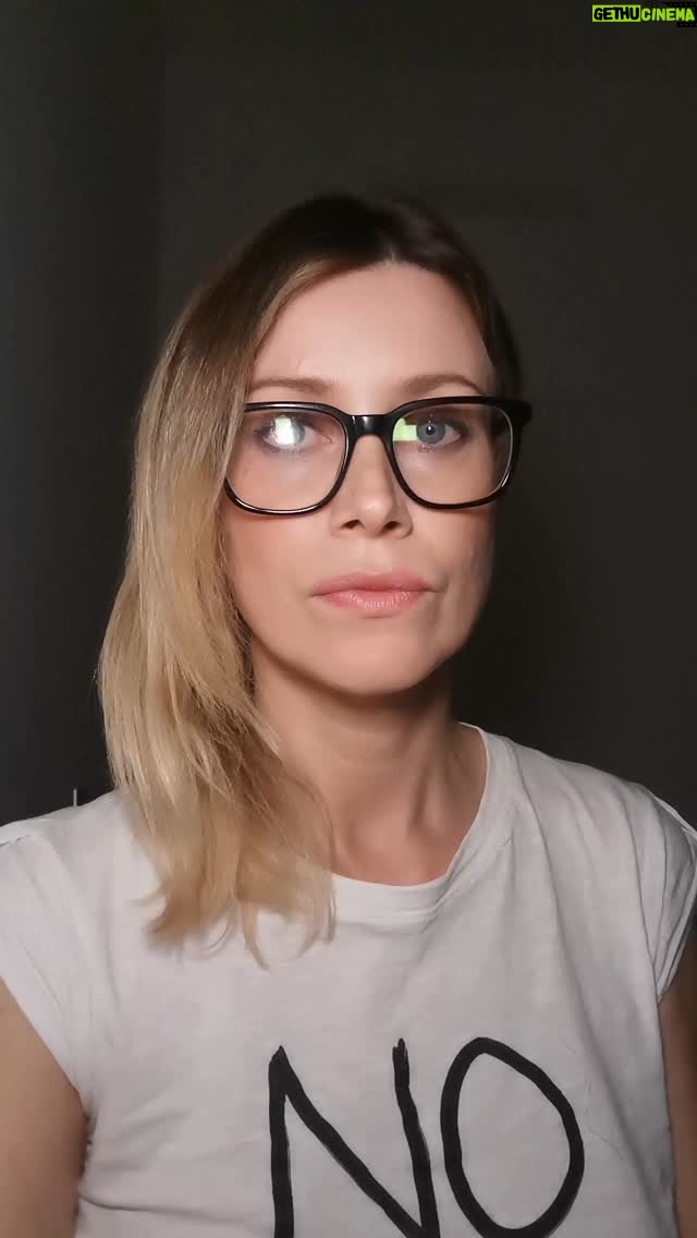 Giorgia Würth - 1.9K Likes - C'è stata l'ennesima carneficina: a Jabalia, nel nord della Striscia, dove Isra-hell, completamente indisturbato, sta facendo una vera e propria pulizia etnica, sono stati uccisi oltre 50 bambini.

Trattandosi di bimbi palestinesi, non fanno notizia.

Come abbiamo fatto a fingere di dimenticarci che la vita di ogni BAMBINO è SACRA?

(il pezzo che leggo è tratto dal mio libro "Che la mia fine sia un racconto")