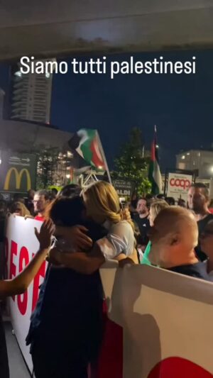 Giorgia Würth Instagram - "Se solo per un minuto al giorno fossimo tutti palestinesi, come molti siamo stati ebrei durante l'olocausto, credo che tutto questo massacro ci verrebbe risparmiato. Restiamo umani" 

Vittorio Arrigoni, 2009

Buon vento, @globalsumudflotilla 

Grazie #genova