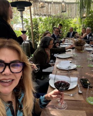 Gisela Valcárcel Instagram - ¡Dos días que han sido muy importantes en mi vida!
Celebré los 93 de mamá 😍 ¡Ella es una bendición! Siempre lo ha sido. Nos ha dado todo lo que tuvo y mássss… ¡es hermoso tenerla! ❤️
Y al día siguiente, concluí el Programa de Certificación para miembros de Directorio. ¡Cuánto he aprendido y compartido!
Gracias a Dios por todo 🧡🧡🧡