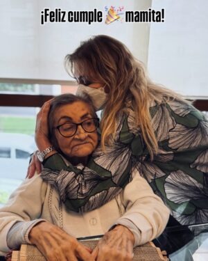 Gisela Valcárcel Instagram - ¡Dos días que han sido muy importantes en mi vida!
Celebré los 93 de mamá 😍 ¡Ella es una bendición! Siempre lo ha sido. Nos ha dado todo lo que tuvo y mássss… ¡es hermoso tenerla! ❤️
Y al día siguiente, concluí el Programa de Certificación para miembros de Directorio. ¡Cuánto he aprendido y compartido!
Gracias a Dios por todo 🧡🧡🧡