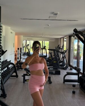 Giulia De Lellis Instagram - Costiera Diary 📖🦋
E saluto così la mia ultima estate prima dell’arrivo di una “mini me”🤏🏻🩵😭🍼