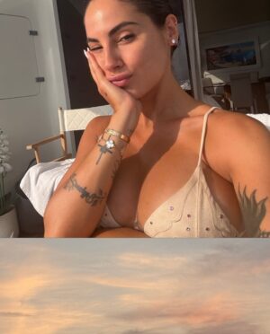 Giulia De Lellis Instagram - Costiera Diary 📖🦋
E saluto così la mia ultima estate prima dell’arrivo di una “mini me”🤏🏻🩵😭🍼