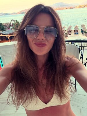 Gizem Ünsal Instagram - Nikahta keramet vardır.
12 points go to Albania.
İnanırsın inanmazsan sana kalmış :)