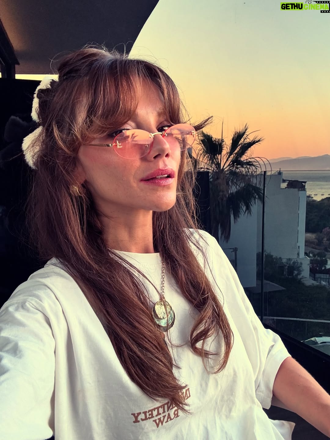 Gizem Ünsal - 8.1K Likes - Nikahta keramet vardır.
12 points go to Albania.
İnanırsın inanmazsan sana kalmış :)