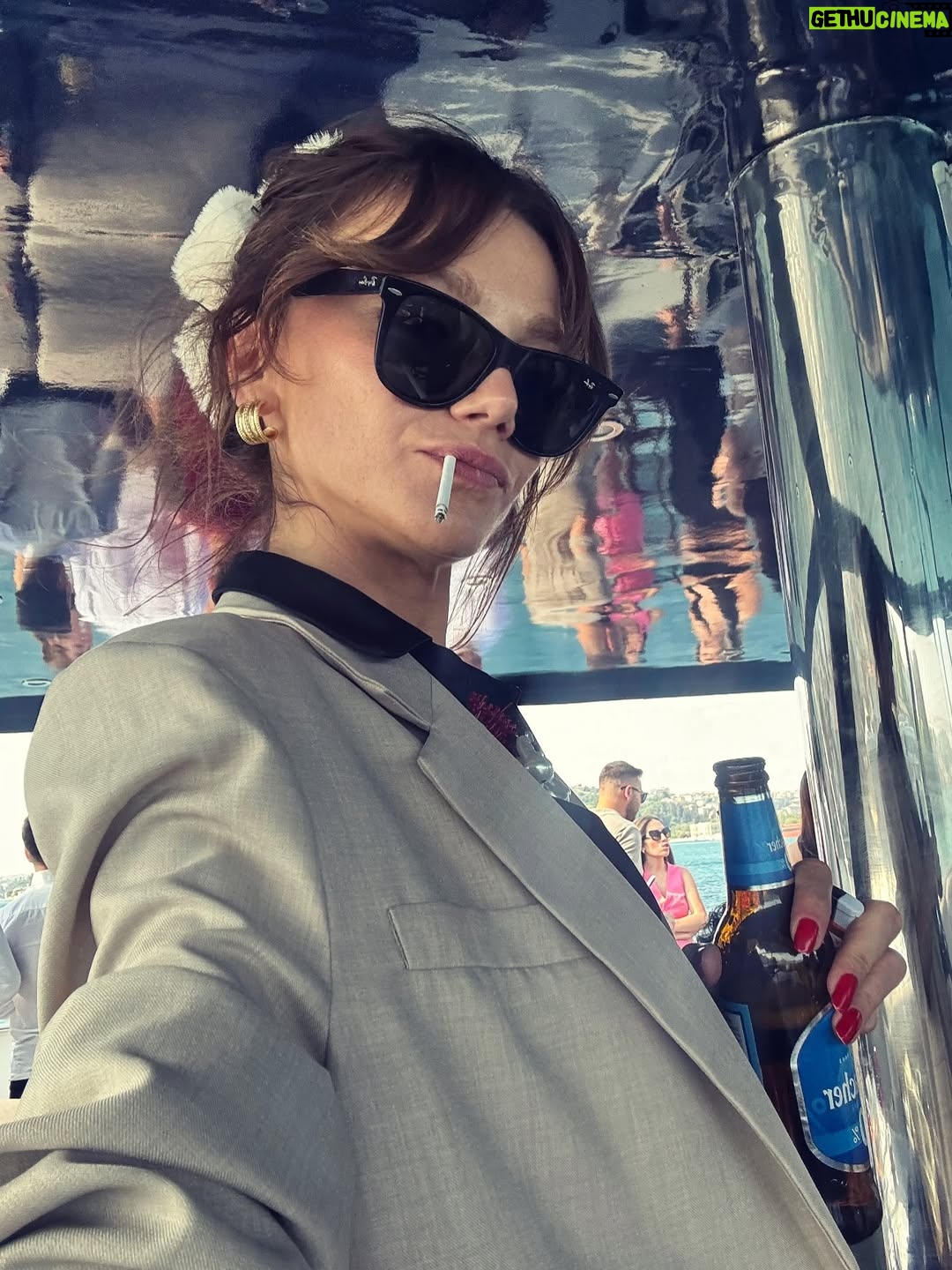 Gizem Ünsal - 8.1K Likes - Nikahta keramet vardır.
12 points go to Albania.
İnanırsın inanmazsan sana kalmış :)