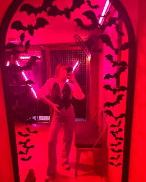 Gizem Ünsal Instagram - Ayna, Kedi Maması, Enginar, Maria, Yeşillik, Yarasa da yaramasa da -ki yarar- şerefe be