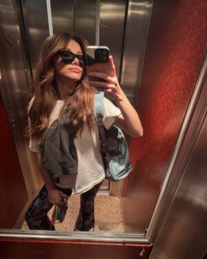 Gizem Ünsal Instagram - Ayna, Kedi Maması, Enginar, Maria, Yeşillik, Yarasa da yaramasa da -ki yarar- şerefe be