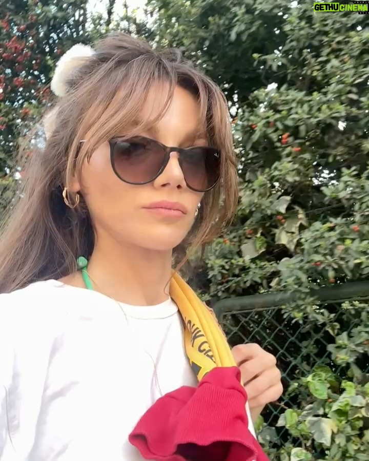 Gizem Ünsal - 9.5K Likes - Ayna, Kedi Maması, Enginar, Maria, Yeşillik, Yarasa da yaramasa da -ki yarar- şerefe be