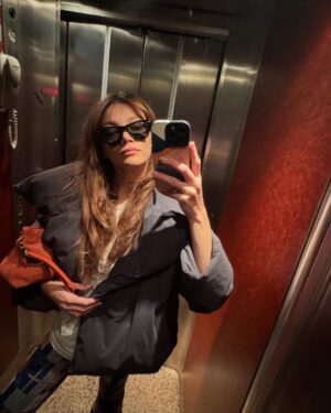 Gizem Ünsal Instagram - Ayna, Kedi Maması, Enginar, Maria, Yeşillik, Yarasa da yaramasa da -ki yarar- şerefe be