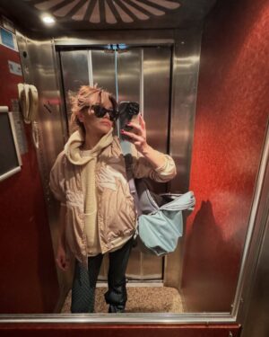 Gizem Ünsal Instagram - Ayna, Kedi Maması, Enginar, Maria, Yeşillik, Yarasa da yaramasa da -ki yarar- şerefe be