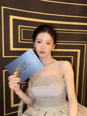 Go Youn-jung Instagram - 🙏🐉💙