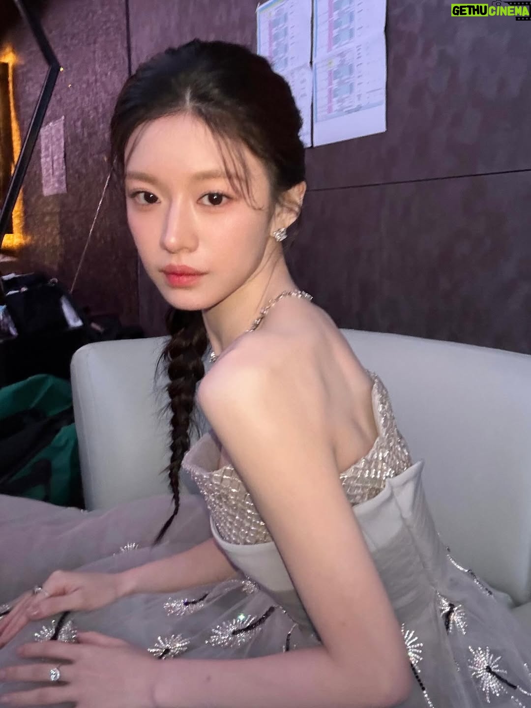 Go Youn-jung - 2.5 Million Likes - 🙏🐉💙