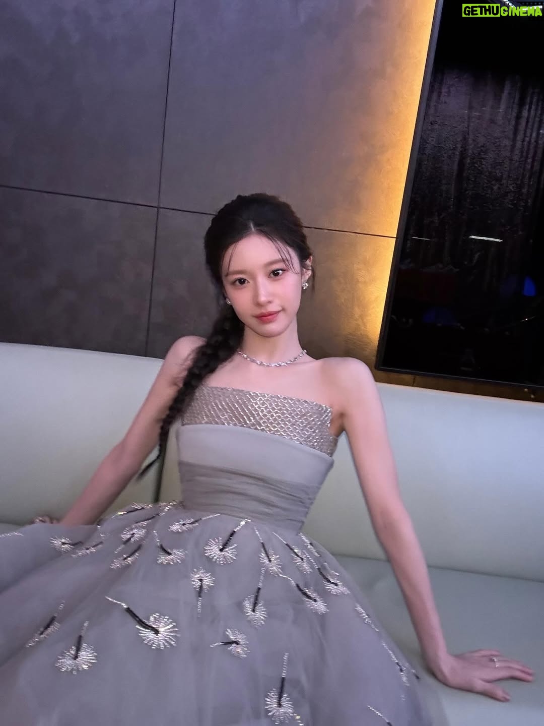 Go Youn-jung - 2.5 Million Likes - 🙏🐉💙