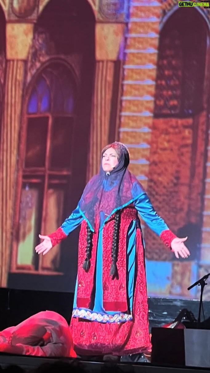 Gohar Kheyrandish - 58K Likes - درود عزیزانم‌ …
و دیشب در « بوستن » باز هم اجرای درخشان گروه بسیار مورد استقبال قرار گرفت .‌
ودیگر اینکه از پروانه جان روزبهانی عزیزم ممنون برای تمام مهربانیهایش وتشکر ویژه برای گرفتن همه ی  فیلمهای پشت صحنه ! 
#گوهرخیراندیش #تهمورس_پورناظری #سهراب_پورناظری #محمد_قدس #نویسنده #محمد_رحمانیان #بهرام_رادان #بهرام_افشاری #نویدمحمدزاده #موسیقی #کارگردان #علی_نصیریان #کنسرت_نمایش #سیصد #سی_صد #بوستن #تور_امریکا
#سحر_محمدی #دلنیا_آرام