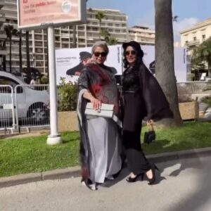 Gohar Kheyrandish Instagram - سلام روز بخیر عزیزان...
 متن از گروه خبری:
«حضور “گوهر خیراندیش “و “مریم پیربند “کارگردان و نويسنده  فيلم سينمايي " فصل قاصدك "به همراه عوامل فیلم در جشنواره کن.
فيلم سينمائي" فصل قاصدك" پس از چهار نوبت نمایش  با نقدهاي بسيار خوبي در روزنامه هاي بين المللي از جمله "هاليودتايمز"، "هاليودديجست "و برنامه هاي راديويي آمريكايي "ويكند" و “دِلانج" مواجه شد.
فیلم سینمایی "فصل قاصدک“ با حضور بازیگران و عوامل از کشورھای ایران، آمريكا، ایتالیا، یونان، مصر، اکراین ,  درآمريكا تولید شد و اولین نمایش هایش را در بخش بازار جشنواره کن  تحربه كرد.
"فصل قاصدک" داستان خانواده مھاجر ایرانی است كه با فرار دخترشان از مراسم عروسی ، با مشکلات متعددی روبرو می شوند. از نکات قابل توجه این فیلم حضور رودی "یانگ بلاد"، بازیگر فیلم "آپوکالیپتو " اثر ""مل گیبسون"، مقابل "گوھر خیر اندیش" و "سعید بدریا" ستاره سینمای مصر است.
عوامل این فیلم عبارتند از:تهيه کنندگان:" ای اف سی فيلم " EFC FILM - جشنواره اکشن آن فیلم، ACTION ON FILM
„دندلاین سيزن ال. ال. سي
‏Dandelion Season LLC 
، سیتکو کورپ Sitco Corp
نوسینده و کارگردان : مریم پیربند، تدوینگر: علیرضا پیربند، آھنگساز: بھزاد عبدی، مدیران فیلمبرداری: "استفانو میلا "و "افشین احمدی"، فیلمبرداران: این ھوسی، فابریزرو میمندی، کسری شجاعی، طراح چھره: ویکتوریا ولاسنكو ، طراح صحنھ: نازنین بختیاری، صدا برداران: اریک روسو و نویل پالاسیوس, اصلاح رنگ: محمدرضا تیموری... با ترکیب بازیگران ایرانی و خارجی ھمچون گوھر خیراندیش، حمید رازی، رضا موسوی، نیما جعفری سايه یابنده، "رودی یانگبلاد" بازیگر فیلم "آپوکالیپتو" استن ھارینگتون، "سعید بدریا" ، ایان لایر، شانون موری، ارین میراکل، آنابل مونرو، "مایکل مینو " ساخته شده است .و طراح لباس مراسم دركن : #سايه موسوي مي باشد .»
‏@goharkheirandish @maryampirband @dandelionseasonmovie @saminasyd @rudyyoungblood4real @alireza.pirband @stefanomilla #rudyyoungblood #جشنواره_فیلم_کن #cannesfilmfestival #marchedufilm @mdf_cannes @sayedbadreya
@sayehmousaviofficial
@dorsaarg @festivaldecannes #cannes2021 @mdf_cannes