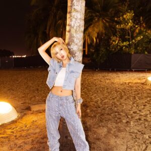 Gong Min-ji Instagram - Waterbomb Singapore was electrifying ⚡🔥🌊
재미었따아🔫💘 #waterbombsingapore