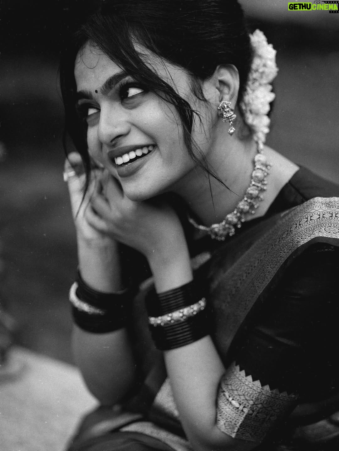 Gopika Ramesh - 105.4K Likes - only rsvp i never miss = sadhya season 😮‍💨

MUA: @reshmi_pillai_makeover 
📸: @vishnu_thilakan_