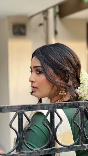 Gouri G Kishan Instagram - Happy Vishu, my loveliesss 🌻💛🥰
#Vishu2025 #goldenbeginnings