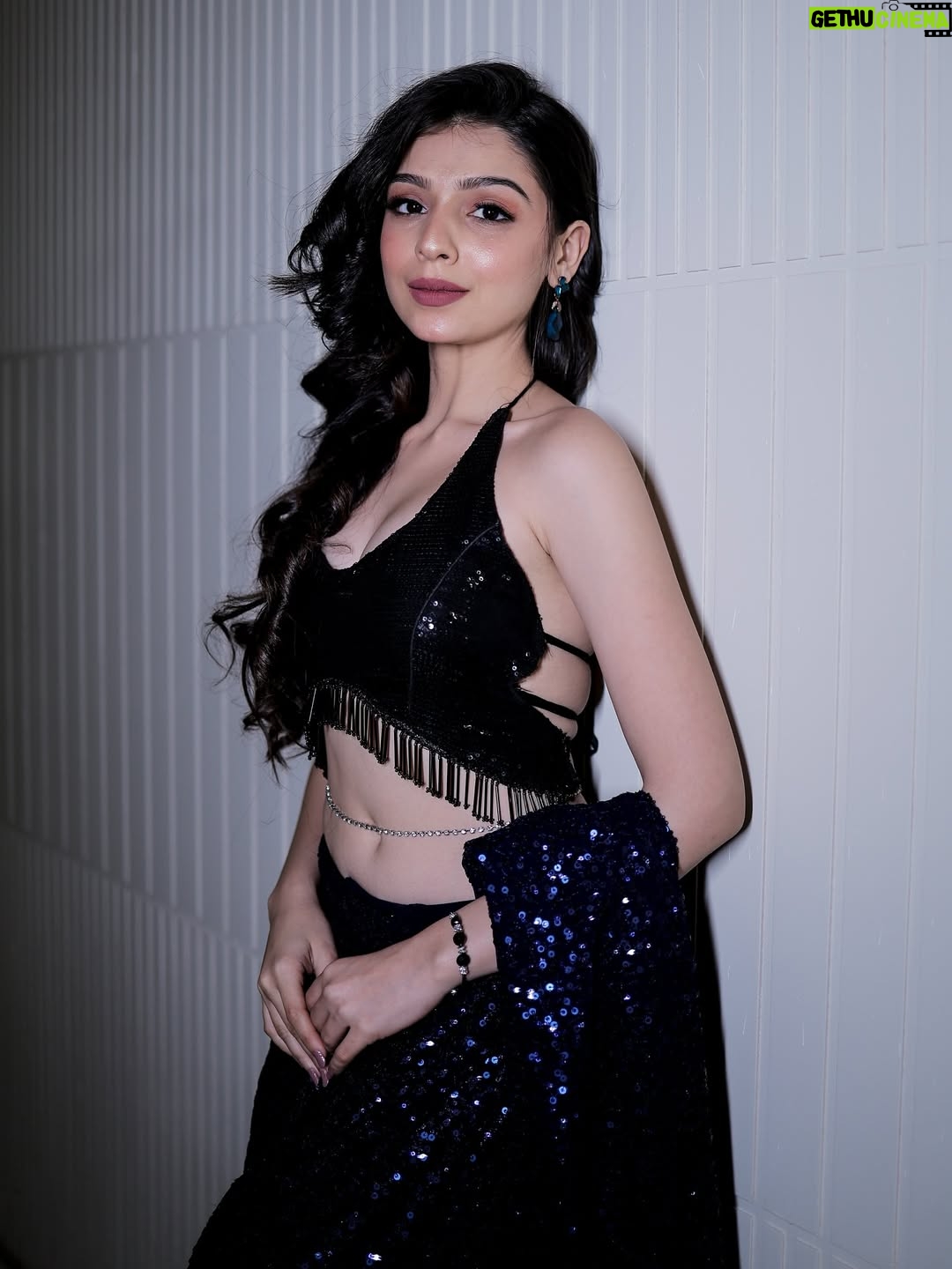 Gracy Goswami - 10.1K Likes - Saree State of Mind 🤍🪩💙✨
.
.
.
.
.
.
.
.
.
.
.
.
.
.
.
.
.
.
.
.
.

#BollywoodSaree #SareeLove #BollywoodFashion #SareeGoals #BollywoodSarees #IndianFashion #SareeLovers #SareeStyle #BollywoodGlitz #SareeFashion #BollywoodSareeLove #DesiSaree #SareeCrush #BollywoodInspiration #SareePerfection