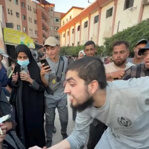 Greta Thunberg Instagram - A Palestinian mother holds a melting chocolate bar after waiting hours to feed it to her son, who has not tasted sugar during the last two years he has spent in Zionist detention. The son, falling at his mother’s feet, refuses the chocolate and insists on kissing her first. “What do I need sugar for when I have you?”

May all our people share in moments like these with their loved ones who remain unjustly detained in Zionist prisons, before and at the hour of Palestine’s liberation.

🎥 Video by @nour_alnajjar96