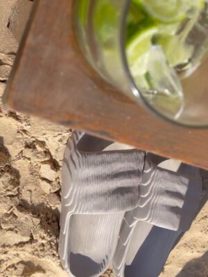 Griselda Siciliani Instagram - Una playa, un libro, un peinado muy polémico, un plato de comida, una caipi, un amor … ( que sacó estas fotos😍)