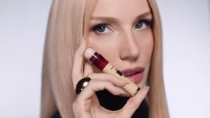 Gülşen Instagram - O, gerçek bir ikon.💫

#InstantEraserKapatıcı #OGerçekBirİkon #Maybelline @maybelline @makyajsehirde #işbirliği