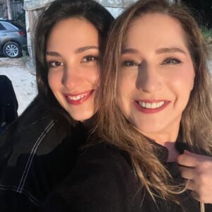 Gülhan Tekin Instagram - Ve Kardeş Takımı 3 biter. Çocuklara rengarenk bir masal hediye ediyoruz. Tüm ekibin ellerine sağlık ♥️ 
@cjenmturkiye 
@taffpics 
@2910productions
@kardestakimifilm
